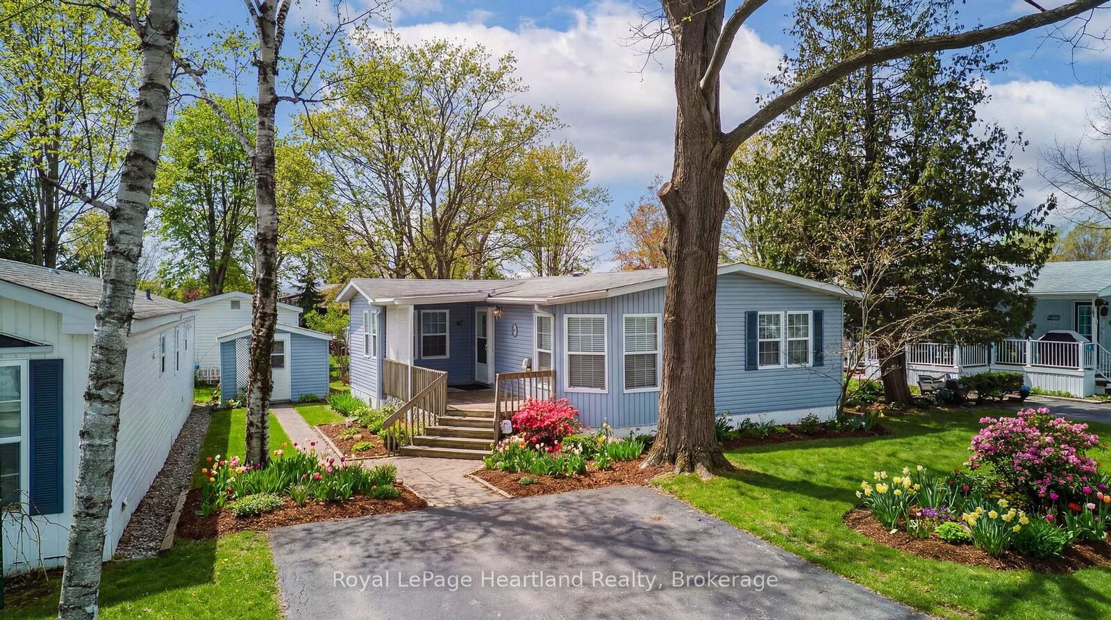 Property Photo: 65 Cherokee Lane ON N7A 3Y2