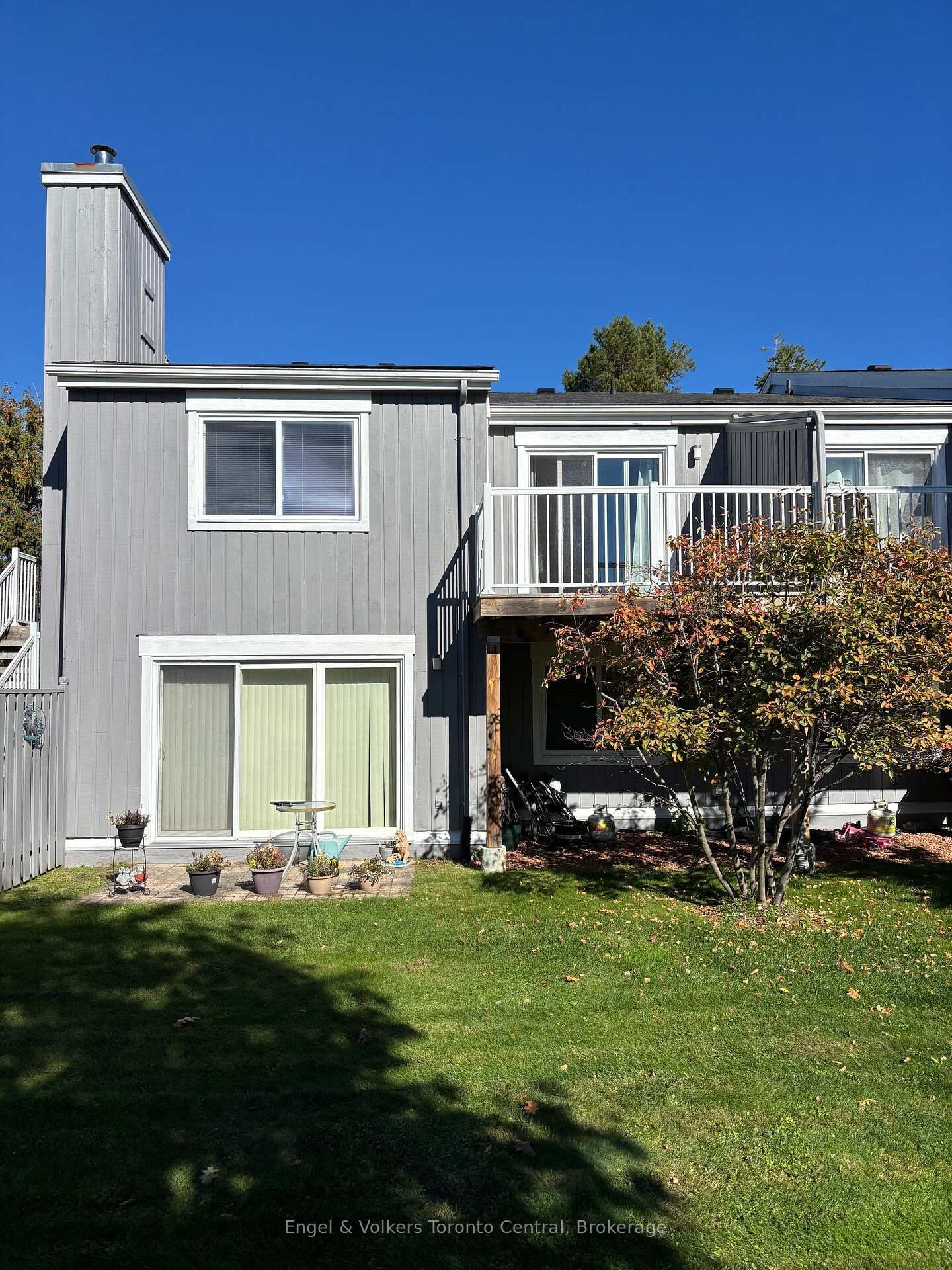 Property Photo: 23 Dawson Drive 93 ON L9Y 5B4