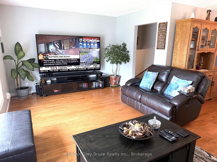 Property Photo: 17 Armstrong Crescent ON N0C 1H0