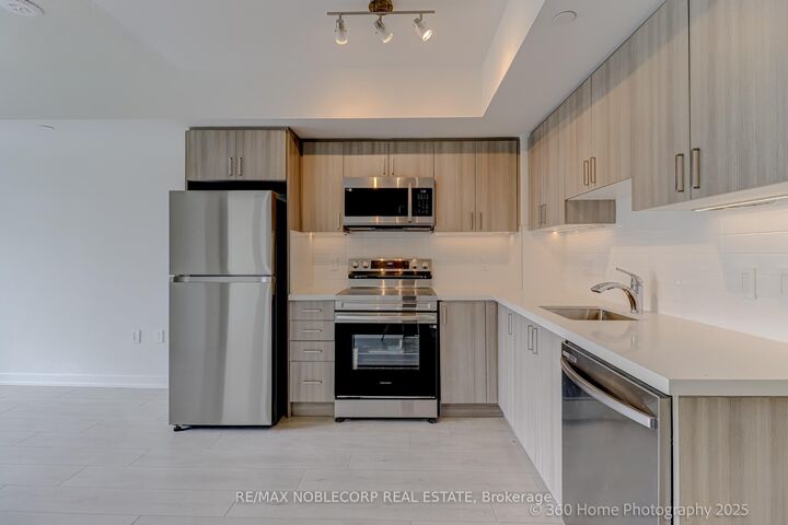 Property Photo: 556 Marlee Avenue 508 ON M6B 0B1