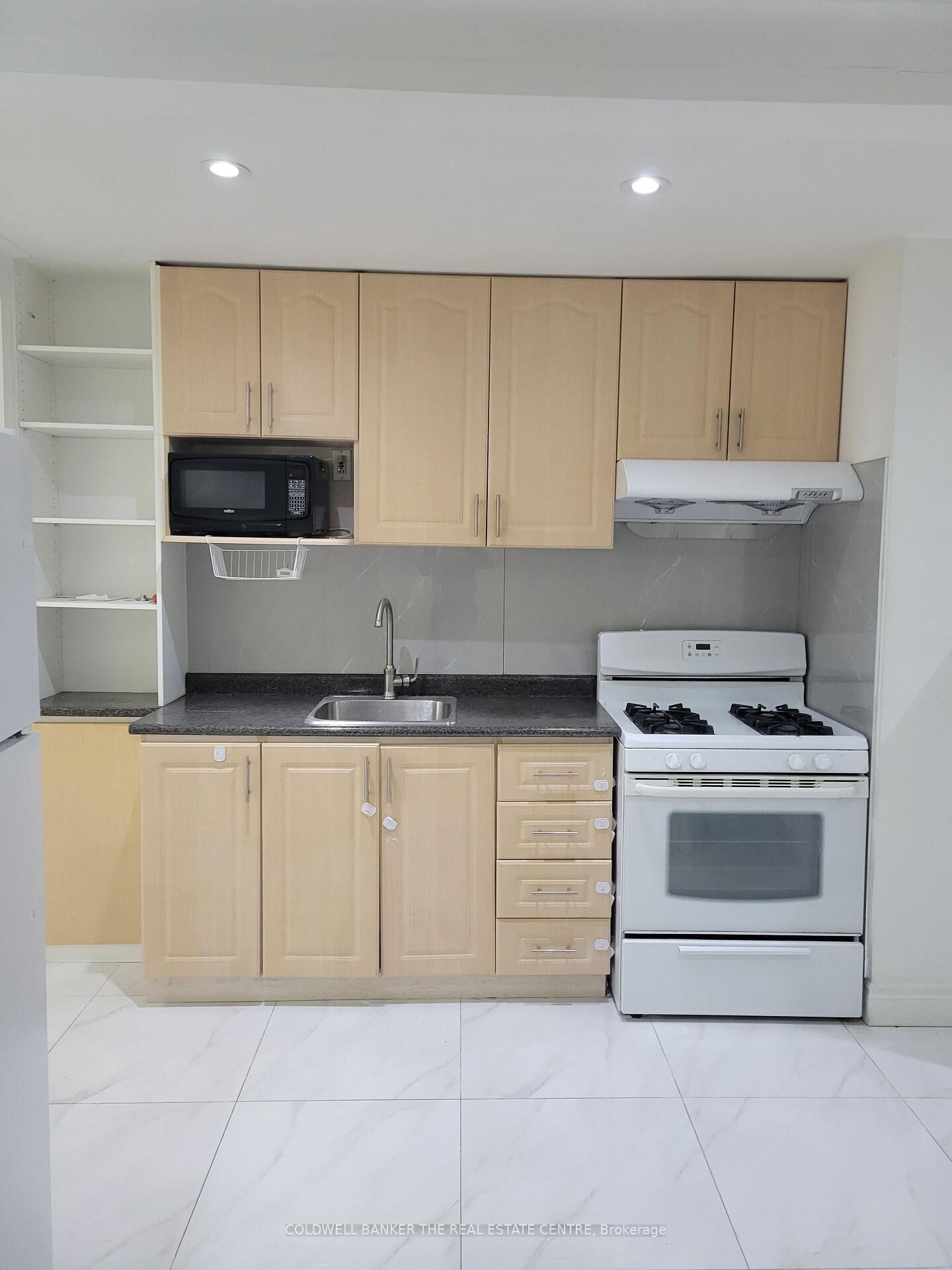 Property Photo:  2646 Victoria Park Avenue Unit B  ON M2J 4A6 