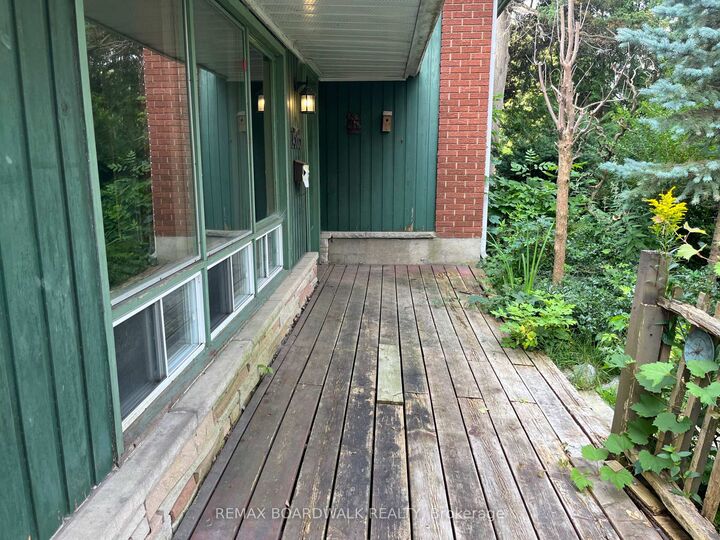 Property Photo: 1363 Duford Drive ON K1E 1E3