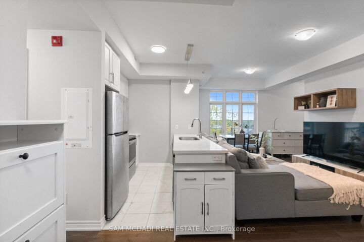 Property Photo: 215 Broadway Street 308 ON L5M 1J1
