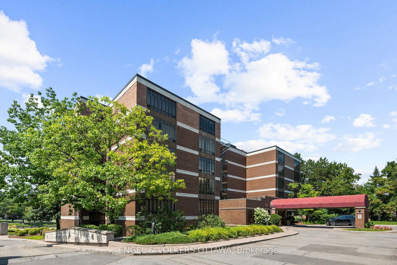 Property Photo: 111 Echo Drive 103 ON K1S 5K8