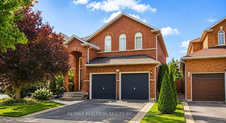 215 Drummond Drive — photo 1