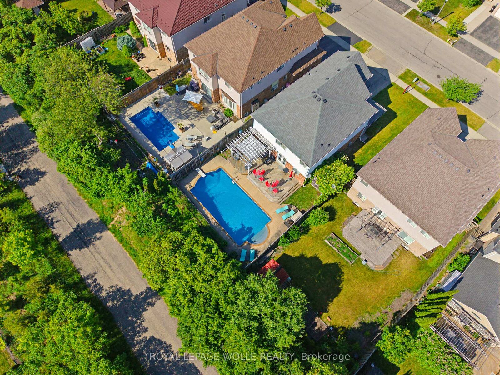 Property Photo: 359 Pine Valley Drive ON N2P 2V4