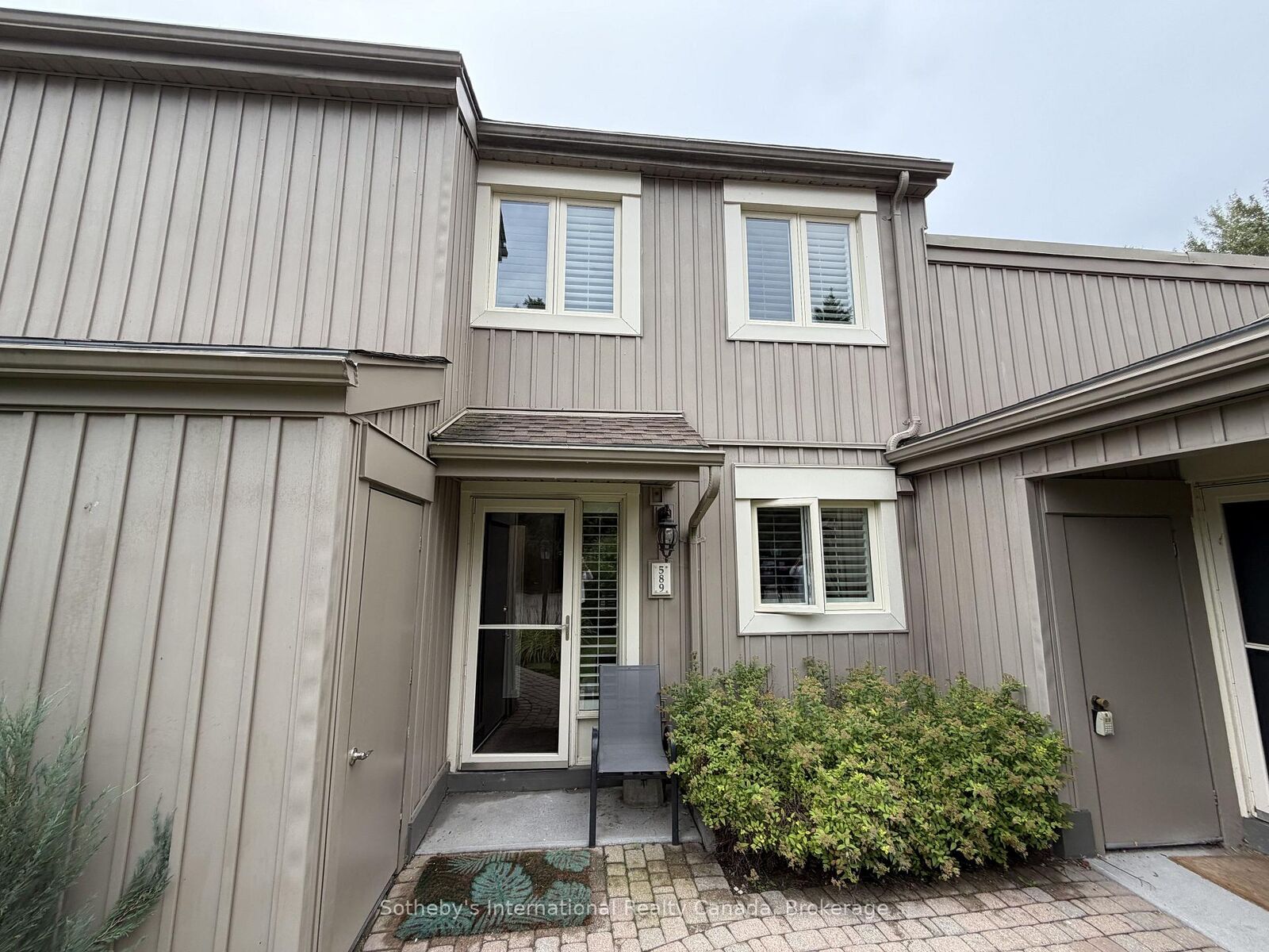 Property Photo: 589 Oxbow Crescent ON L9Y 5B4
