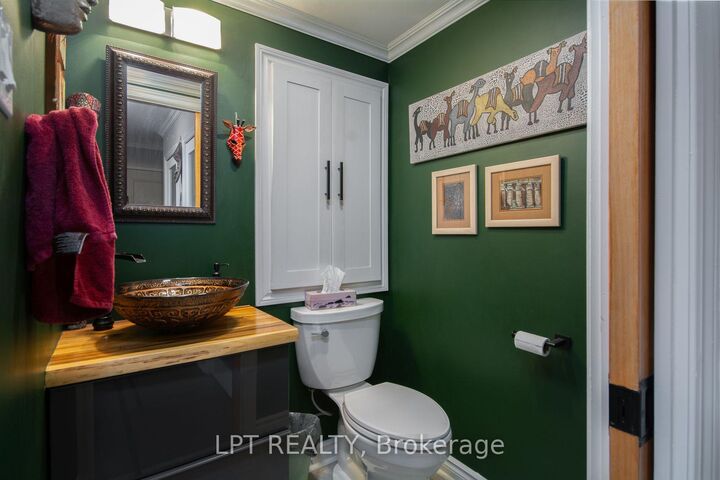 Property Photo: 40 Arthur Street 703 ON K1R 7T5