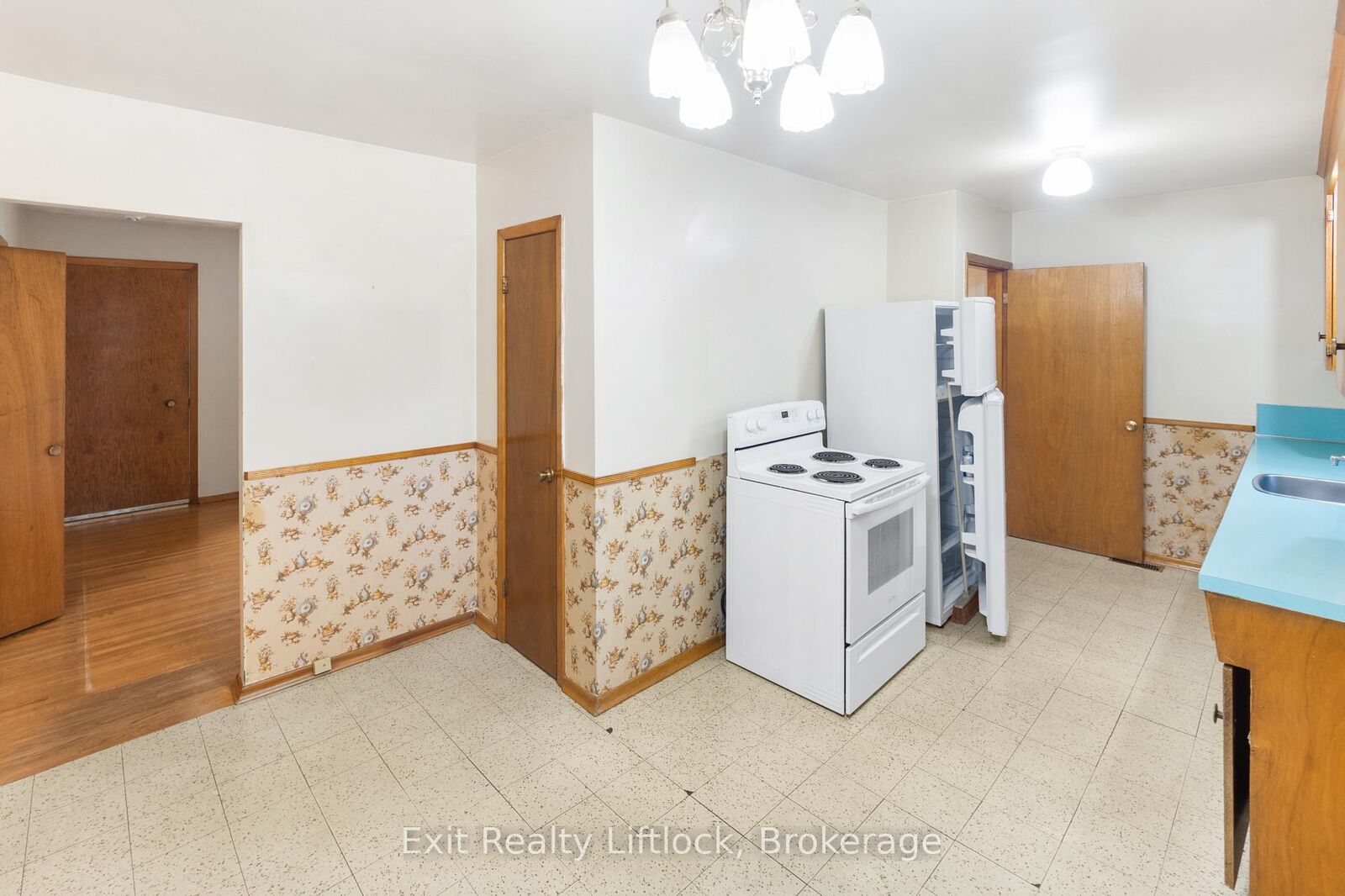 Property Photo:  745 Baltic Drive  ON K9L 1L8 