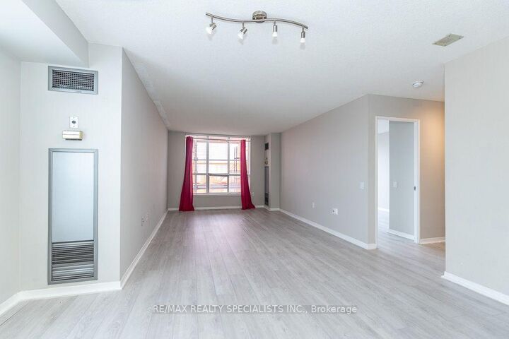 Property Photo: 21 Overlea Boulevard 1309 ON M4H 1P2