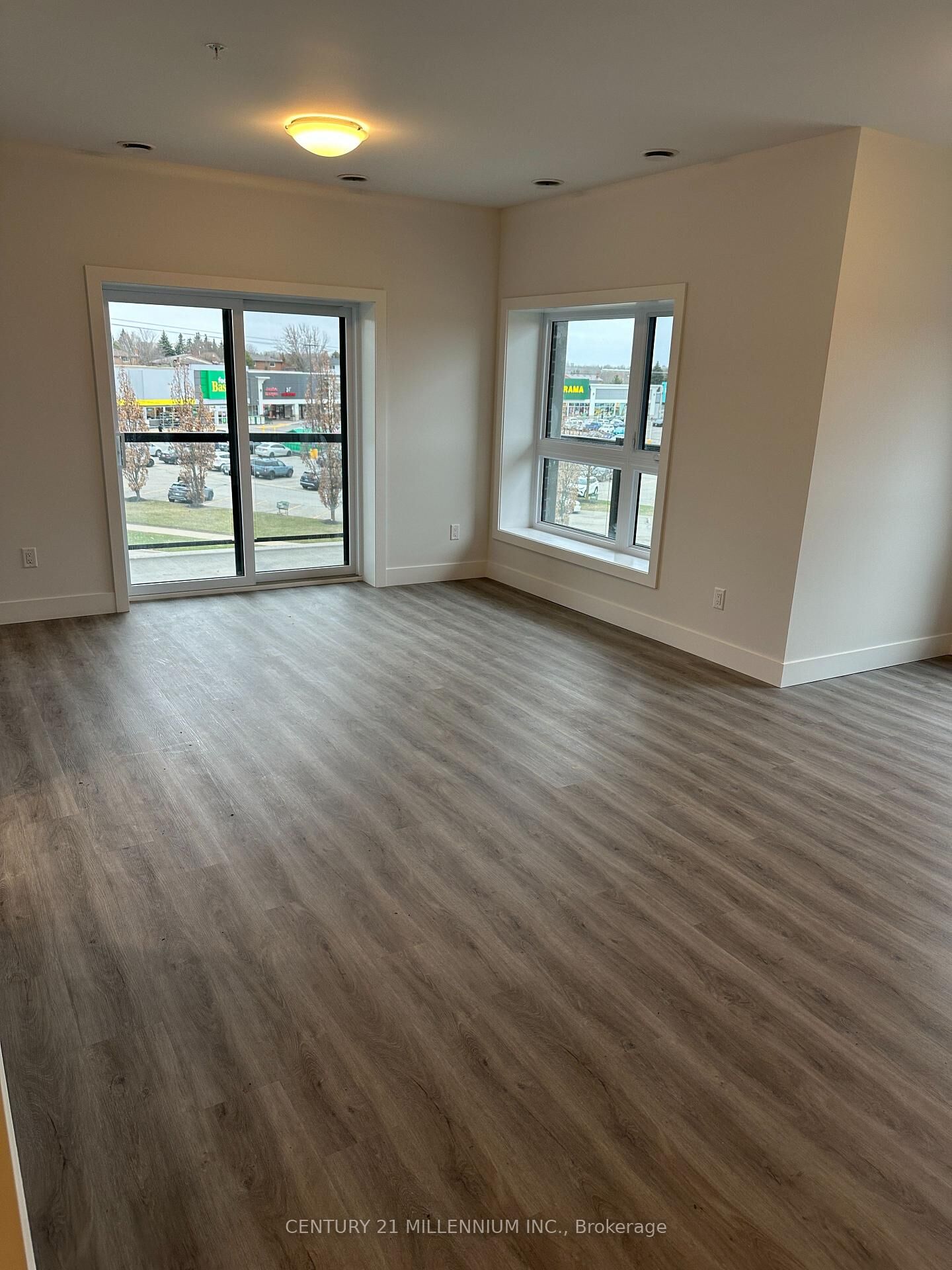Property Photo:  1000 Lackner Boulevard 304  ON N2A 0L3 