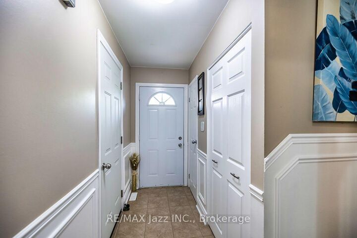 Property Photo:  1330 Trowbridge Drive 3  ON L1G 7L1 