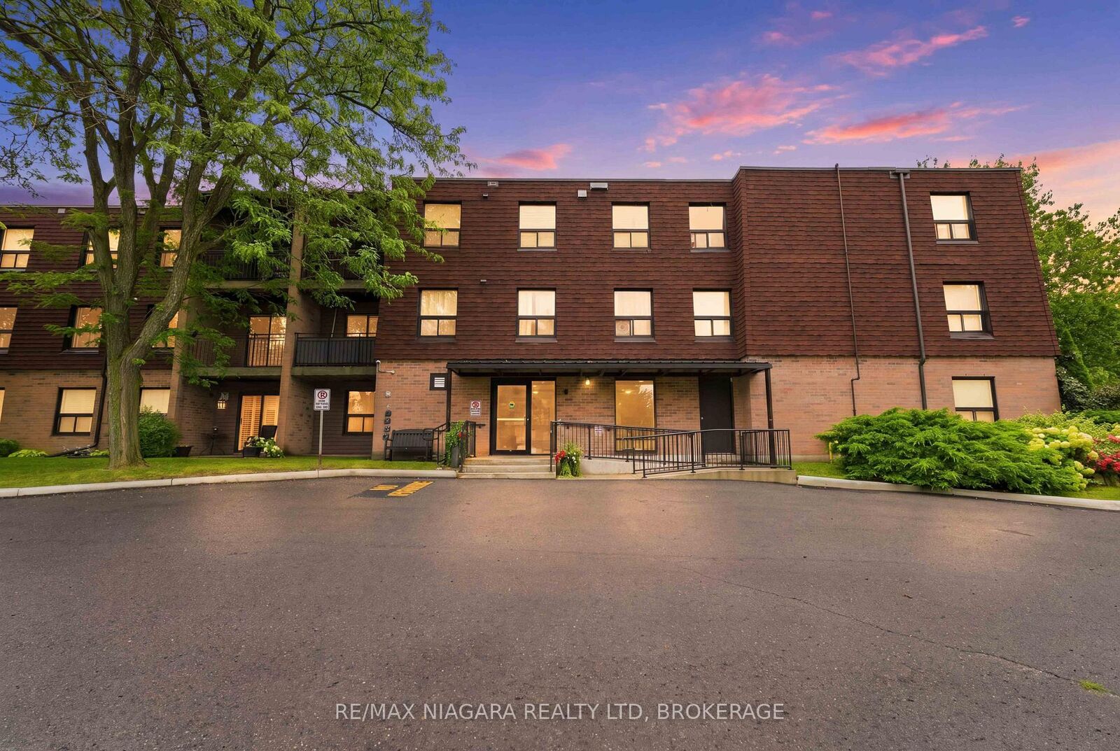 Property Photo: 4209 Hixon Street 313 ON L3J 0K2