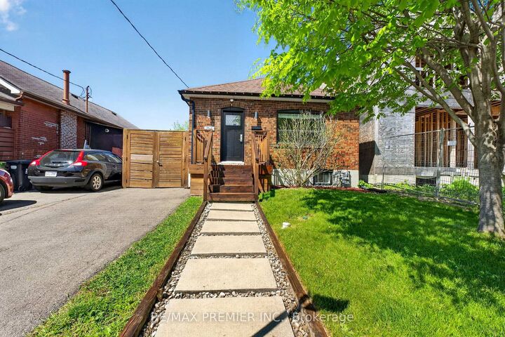 Property Photo:  154 Fifth Street  ON M8V 2C7 