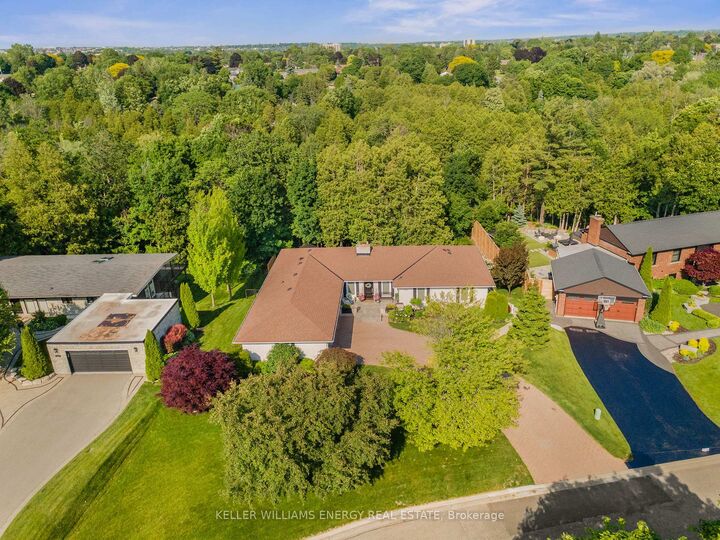 Property Photo: 833 Glenmanor Drive ON L1J 5A6