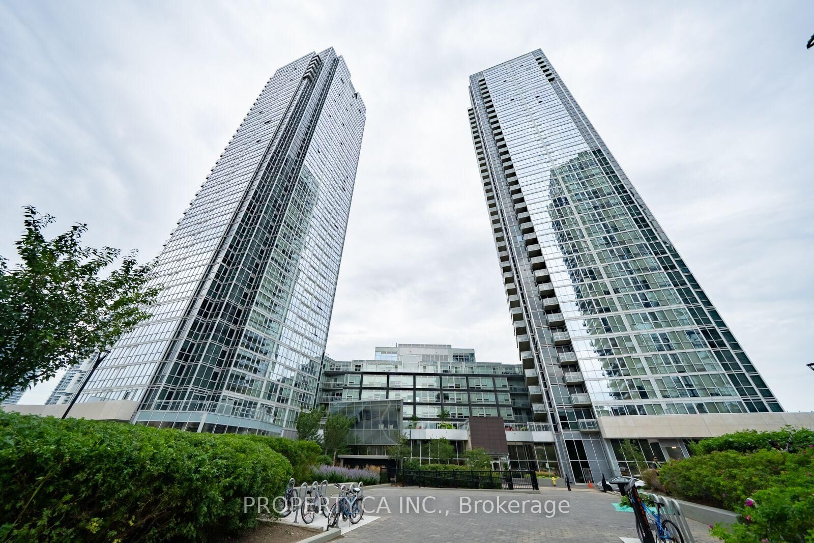 Property Photo:  2908 Highway 7 N/A 1508  ON L4K 0K5 