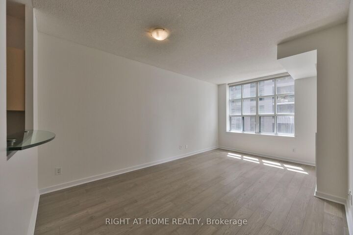Property Photo: 438 Richmond Street W 621 ON M5V 3S6
