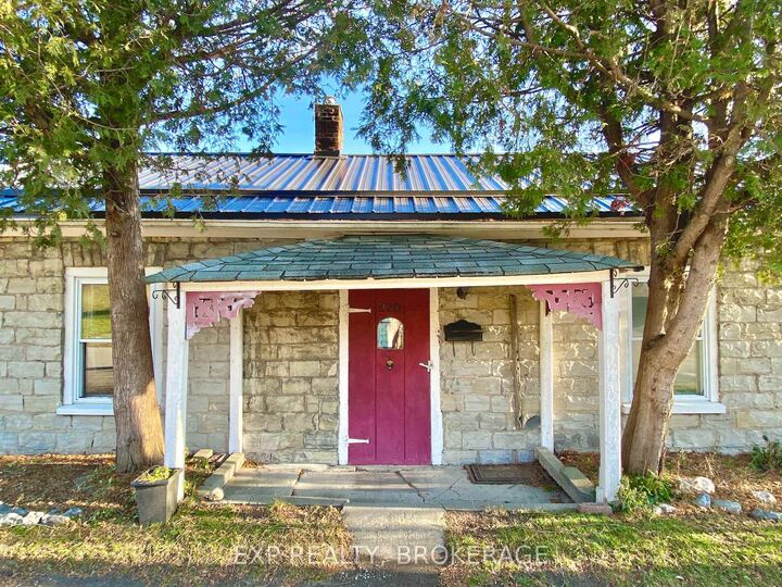 Property Photo: 912 Purdy Mills Road ON K7M 3M9