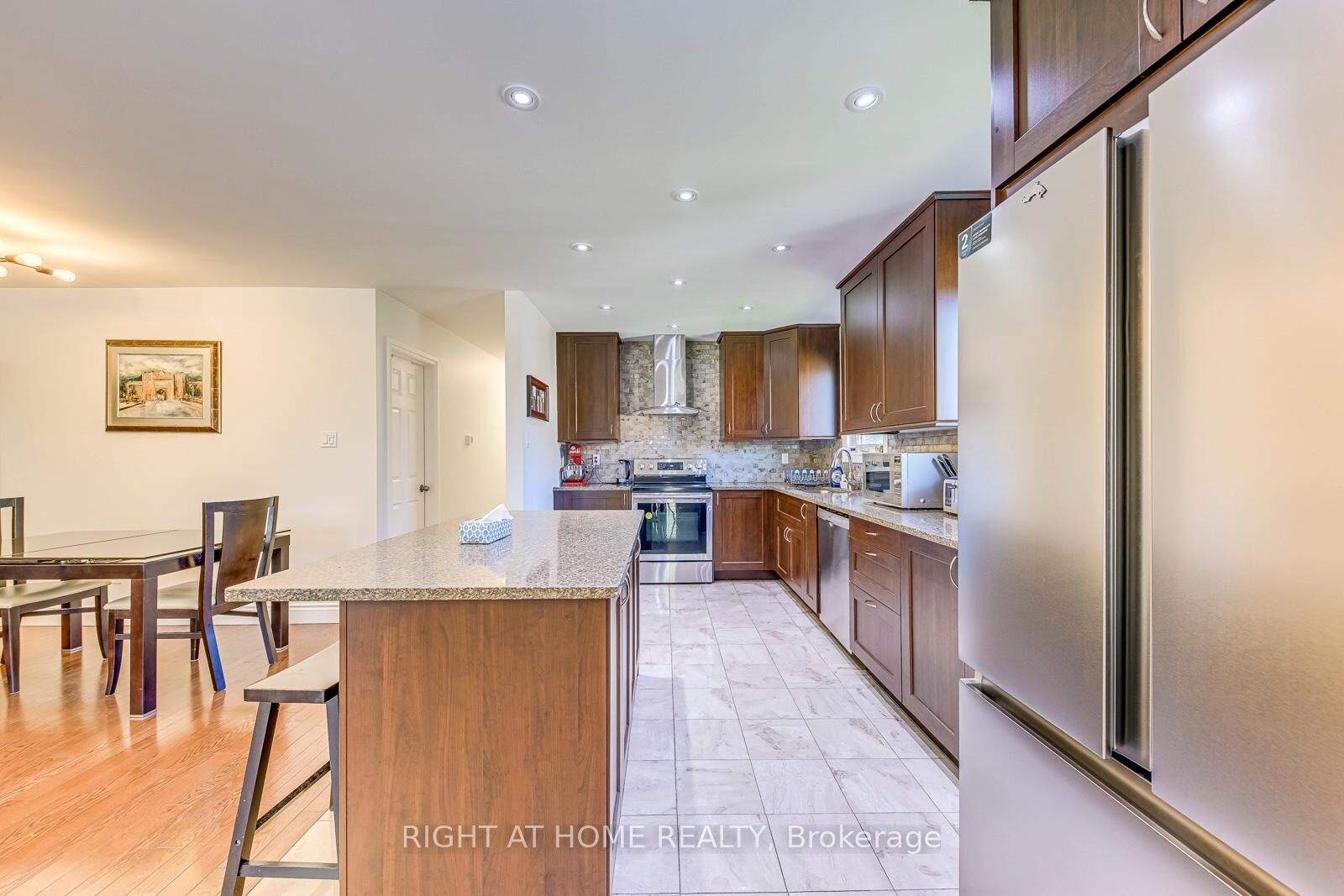Property Photo: 4004 Midhurst Lane Main ON L4Z 1C7