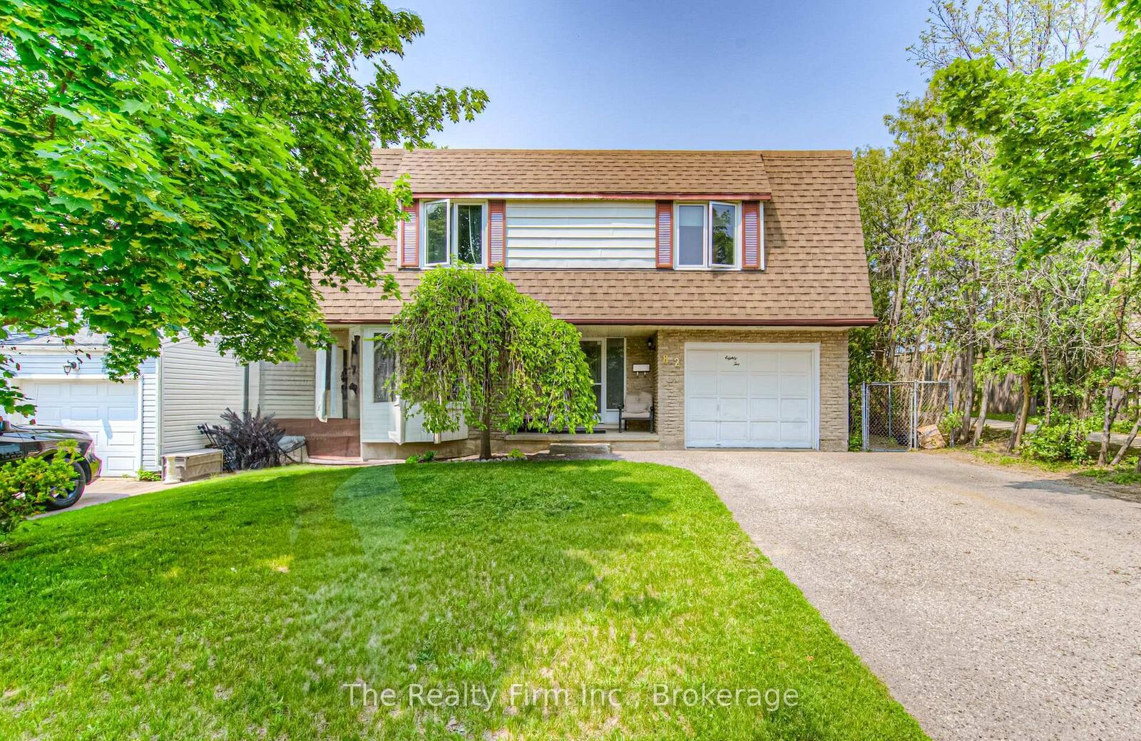 Property Photo: 82 Roseneath Crescent ON N2E 1V9