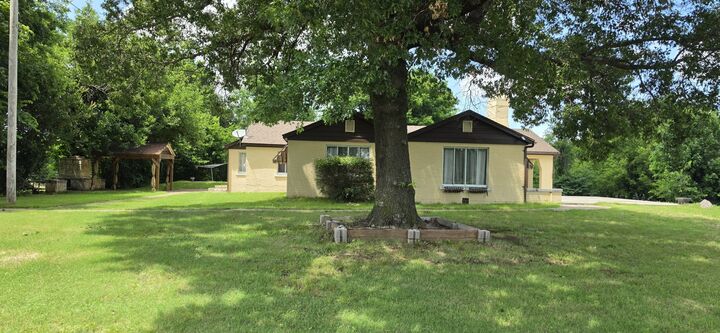 Property Photo: 407 S Adams Street N OK 74955