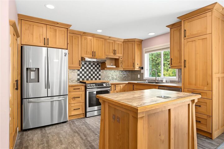 Property Photo: 73 Ranchview Dr BC V9X 1C8
