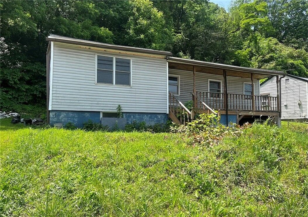 Property Photo: 1646 Beaver Ave PA 15061