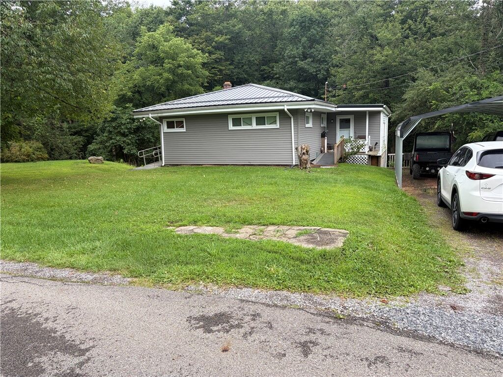 Property Photo: 2301 Graceland Rd PA 16105
