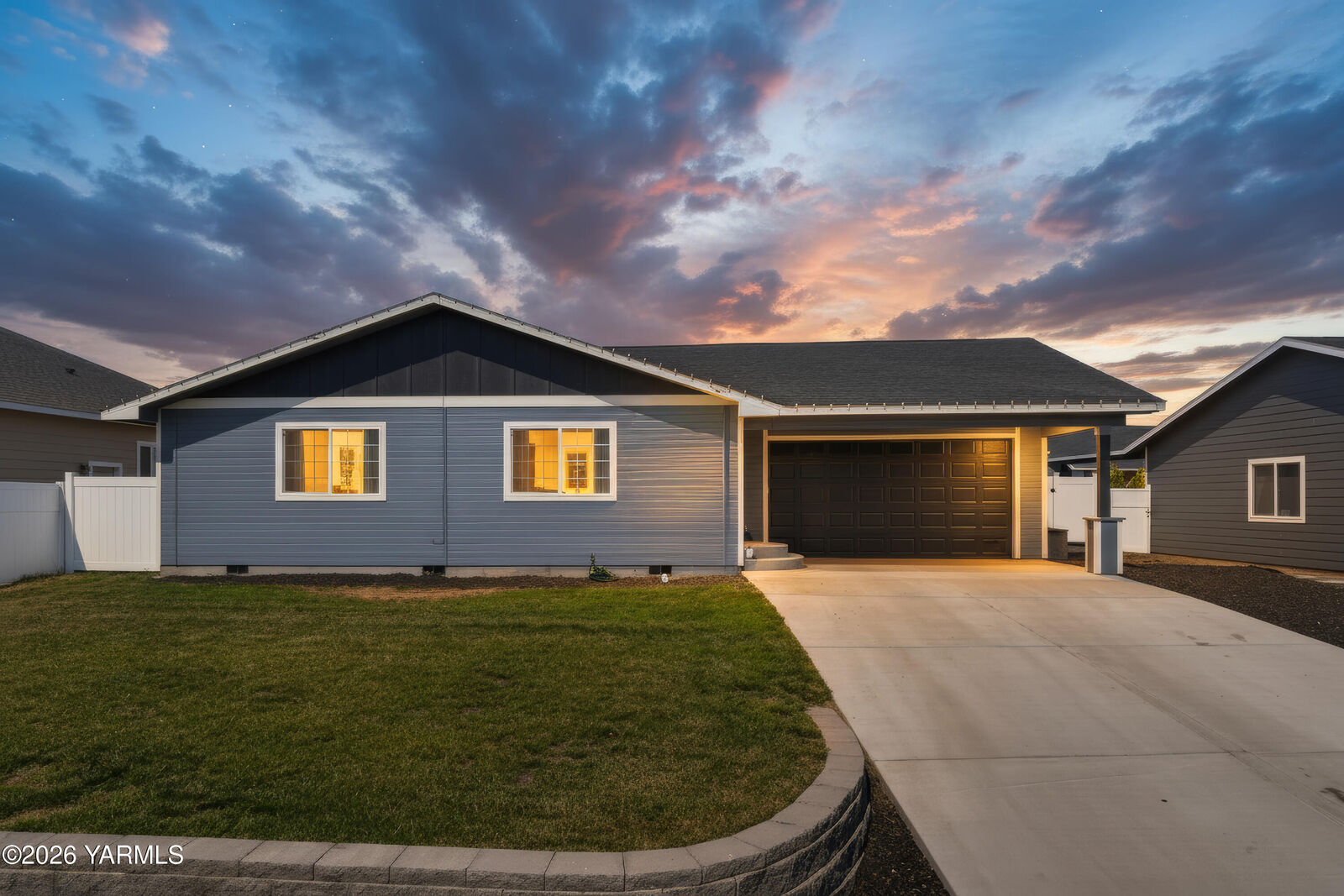 Property Photo:  609 Eagle Nest Dr  WA 98932 