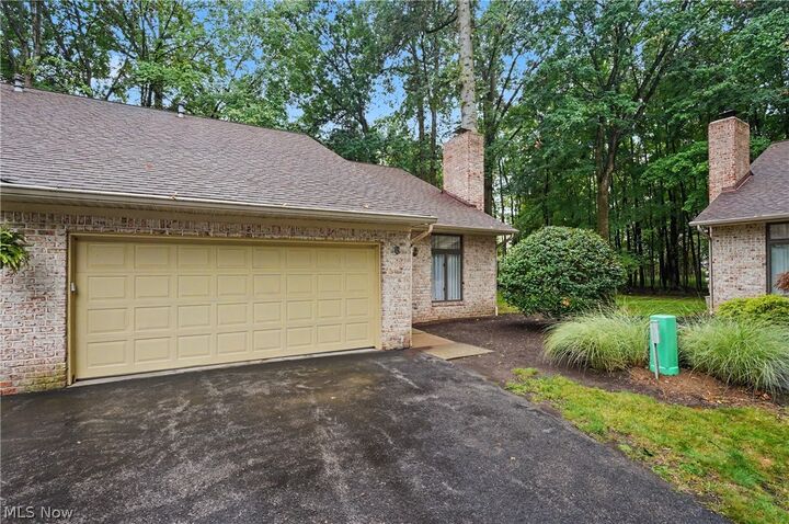 Property Photo: 1260 Boardman Canfield Road 6 OH 44512