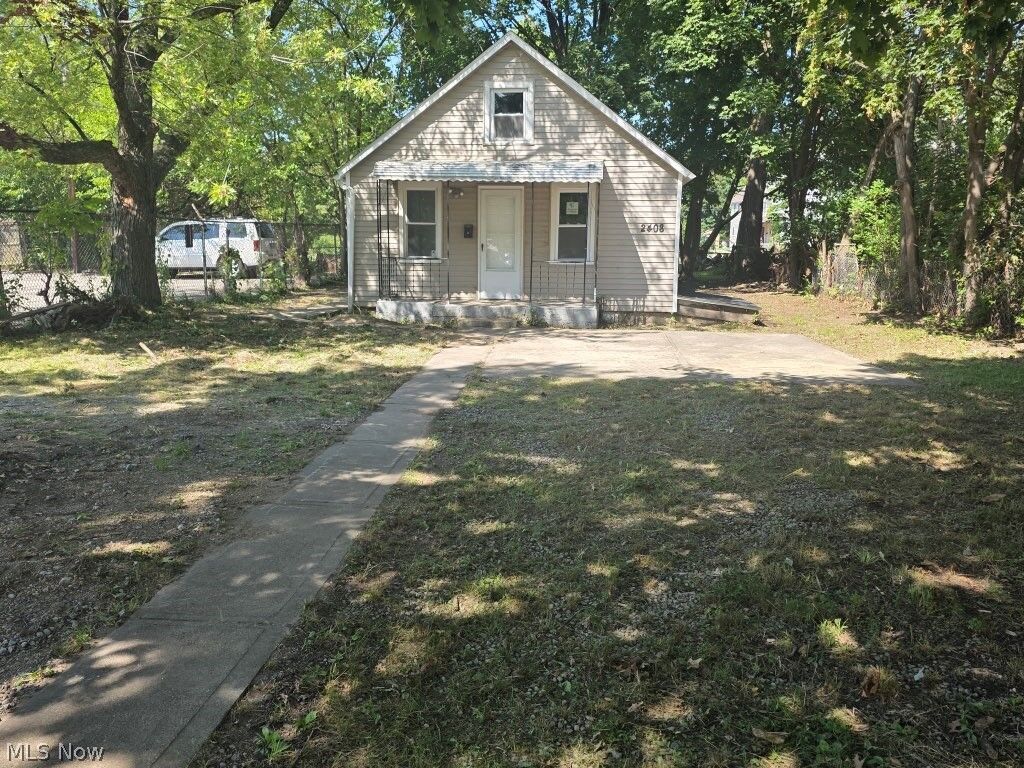 Property Photo: 2408 Castle Avenue OH 44113