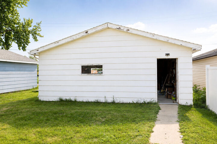 Property Photo:  903 S 9th Street  SD 57401 