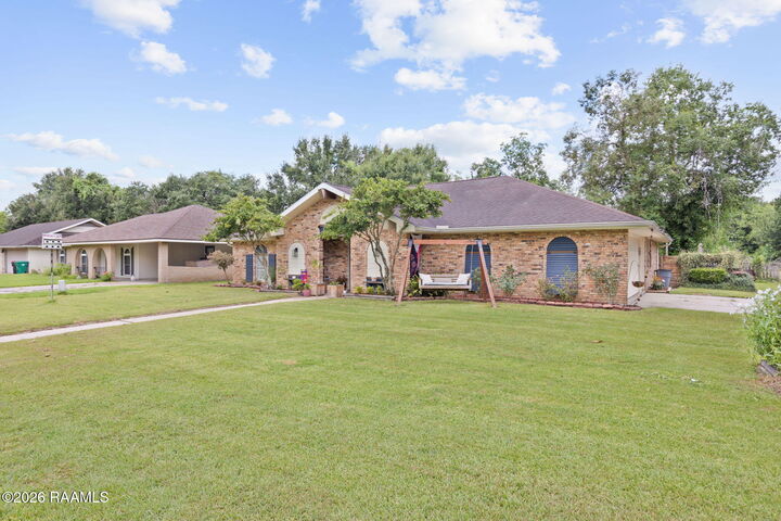 Property Photo: 320 San Carlos Circle LA 70506