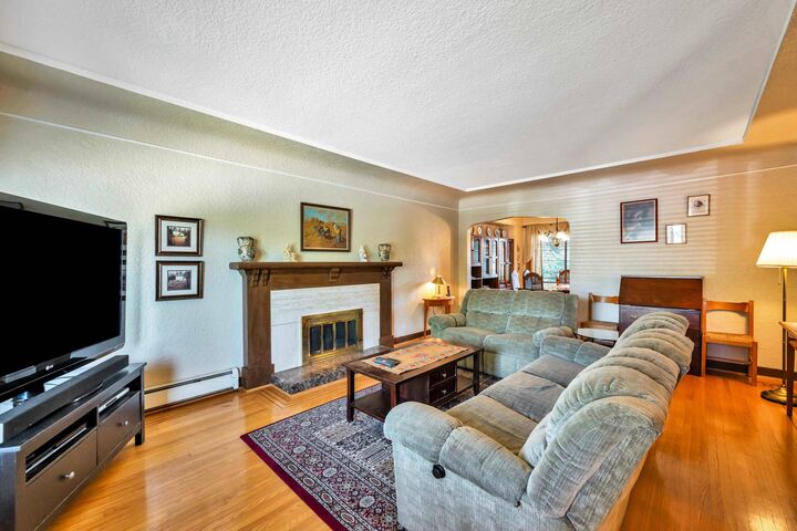 Property Photo:  3778 Triumph Street  BC V5C 1Y4 