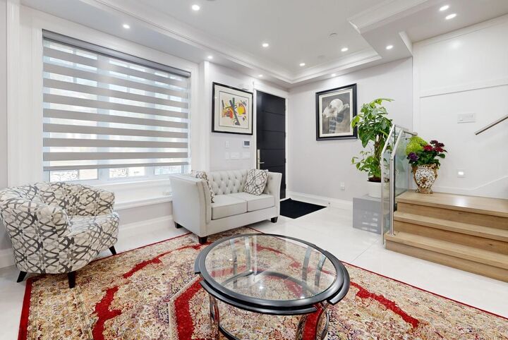 Property Photo: 556 W 62nd Avenue 1 BC V6P 2C9