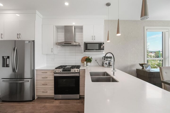 Property Photo: 7177 194A Street 10 BC V4N 6V6