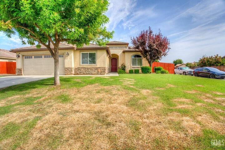Property Photo:  9500 Meadow Falls Drive  CA 93311 