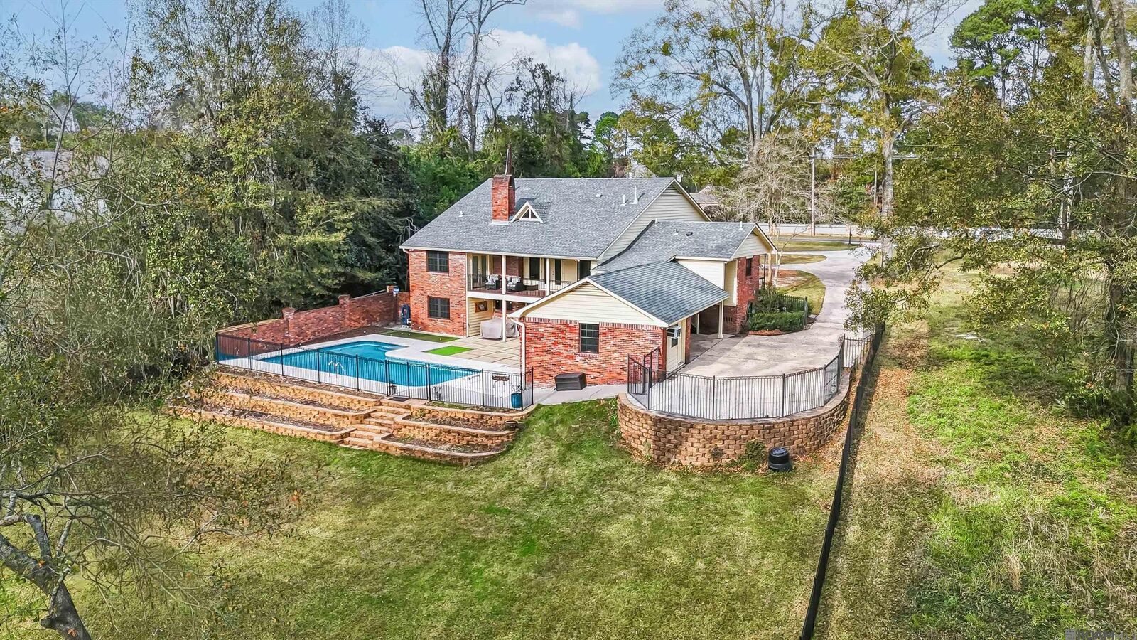 Property Photo: 6414 Highland Rd LA 70808