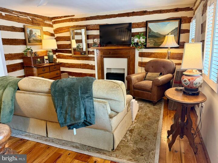 Property Photo:  122 Washington Street N  VA 22601 