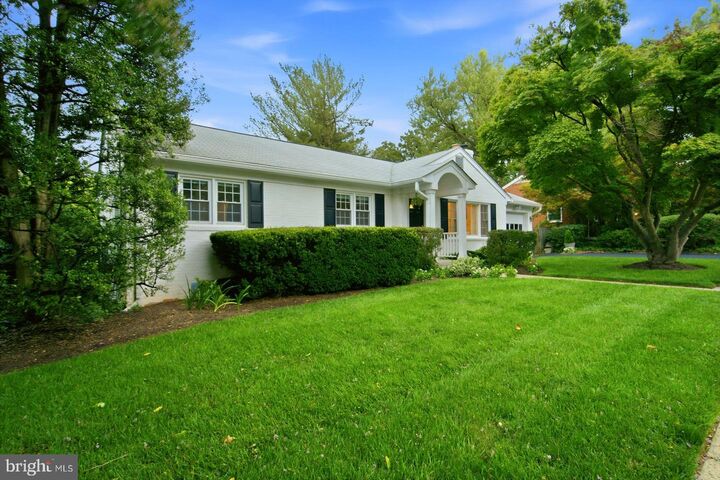 Property Photo:  5117 Williamsburg Boulevard  VA 22207 