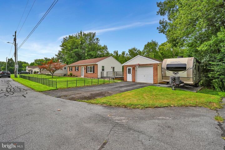 Property Photo:  301 Grant Road  PA 17569 