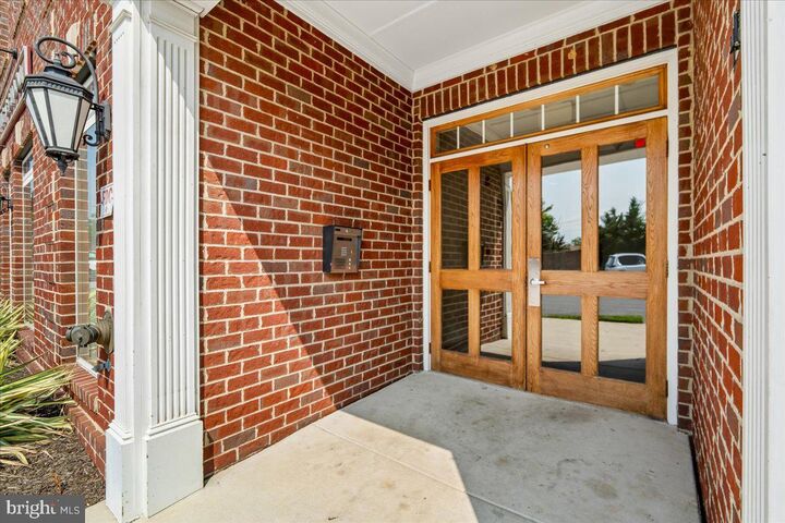 Property Photo: 603 7th Street 402 MD 20707
