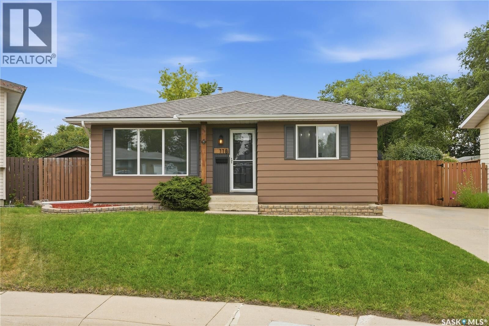 Property Photo: 118 Dundurn Place SK S7M 4C3