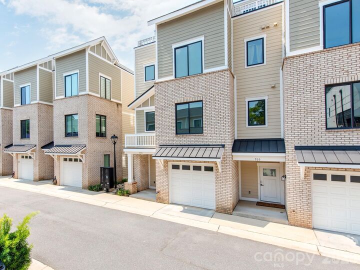 Property Photo:  931 Cityscape Drive  NC 28205 