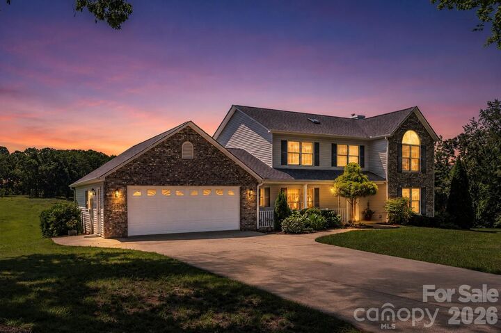 Property Photo:  35 Forest Knoll Drive  NC 28787 