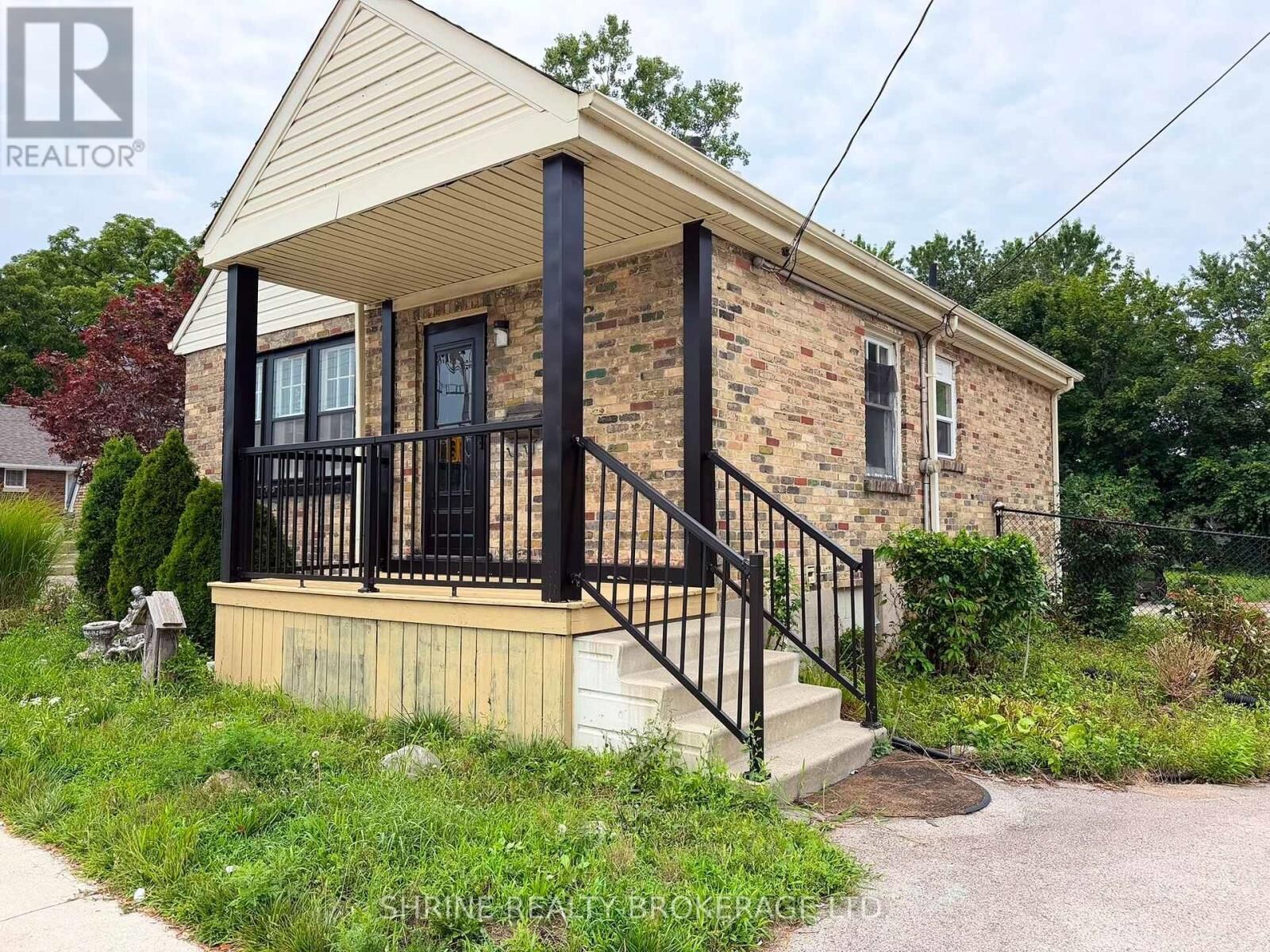 Property Photo: 367 Springbank Drive ON N6J 1G7