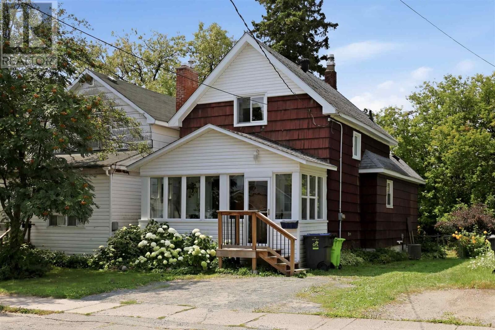 Property Photo: 317 Wilson St ON P6B 2K7