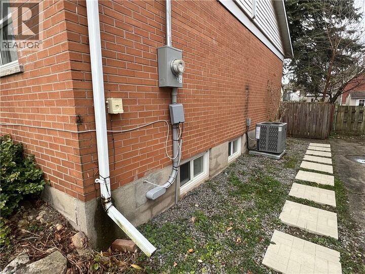 Property Photo:  62 Sunnyhill Road Lower  ON N3C 1J4 