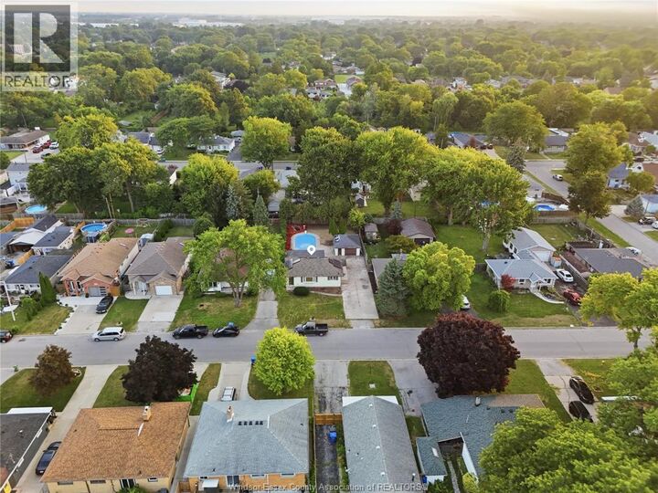 Property Photo:  2733 Lloyd George Boulevard  ON N8T 2T8 