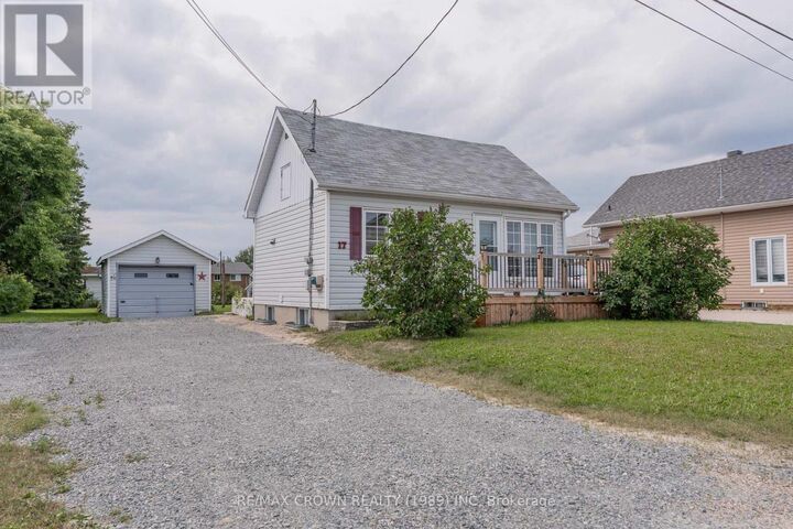 17 Marquette Crescent — photo 1